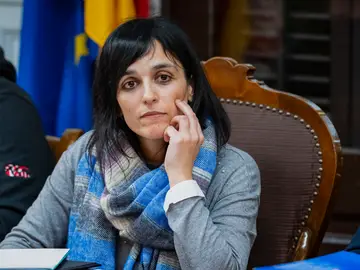 Silvia Orriols RIPOLL (GIRONA), 23/01/2025.- La alcaldesa de Ripoll Silvia Orriols se somete a una cuestión de confianza, este jueves en el ayuntamiento de la localidad gerundense. EFE/Siu Wu