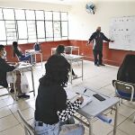 Denuncian que escuelas públicas de Cataluña ya permiten el niqab y espacios para el rezo de los alumnos musulmanes 