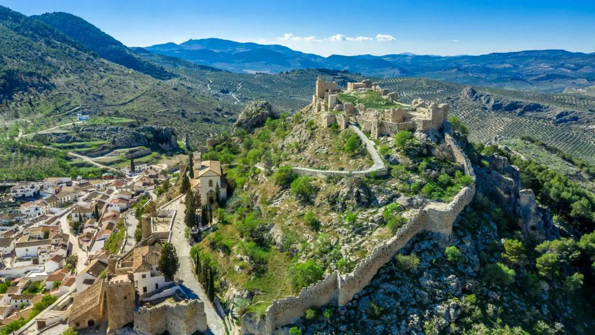 Este pueblo granadino cuenta con un rico patrimonio artístico y natural