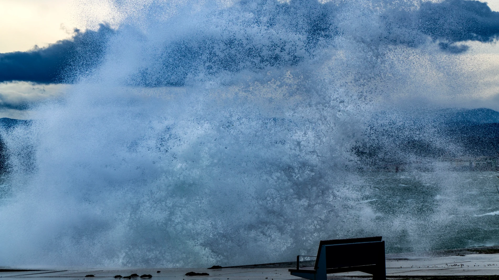 -Vista del estado del estado de la mar en Santander tras el paso de la borrasca Herminia