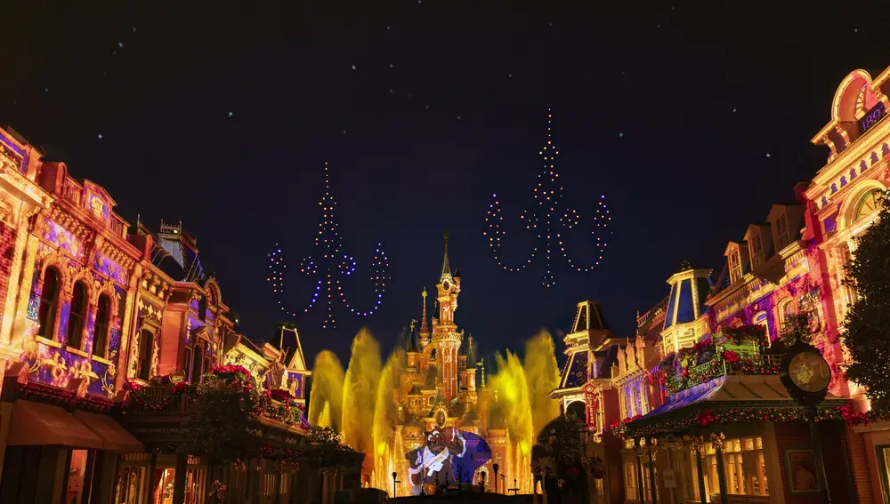 El Castillo y Main Street, iluminadas con La Bella y la Bestia y drones en el cielo