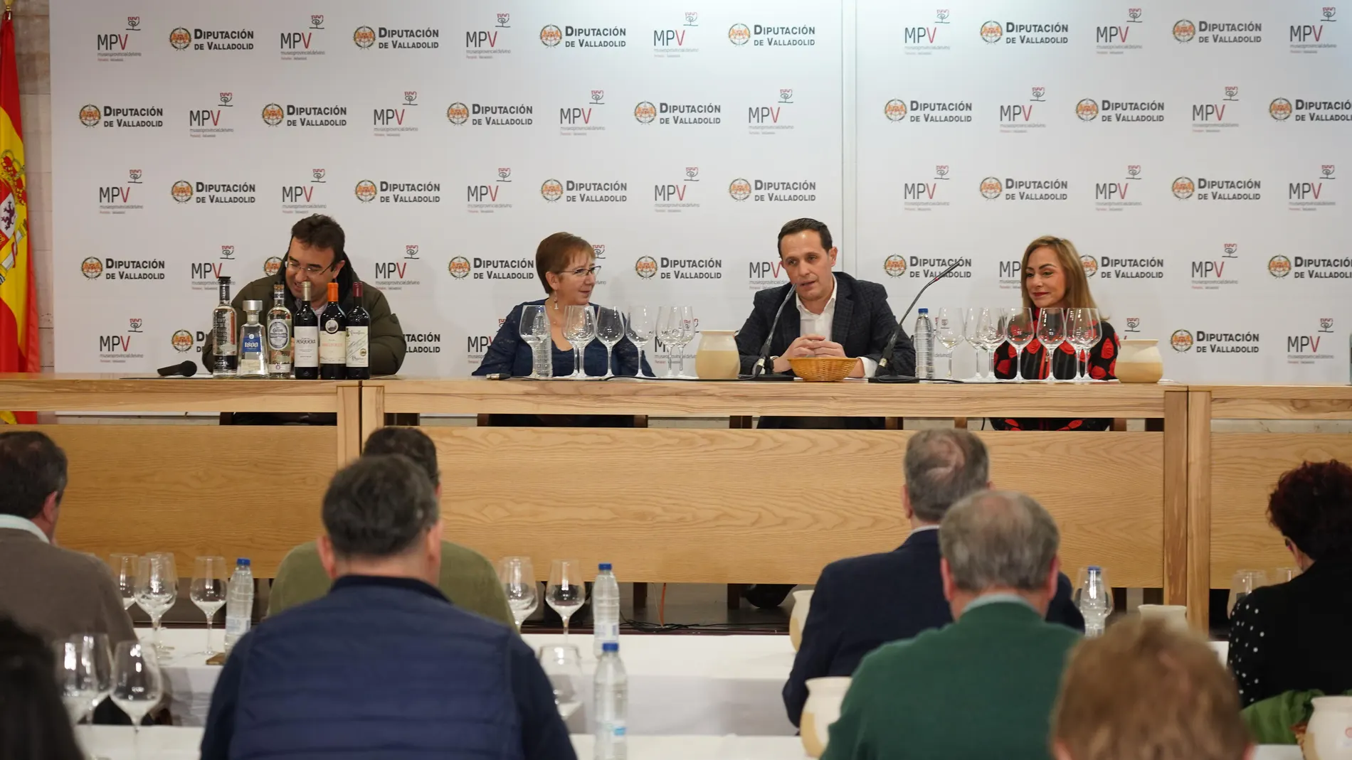 Conrado Íscar inaugura la cata de vino y tequila