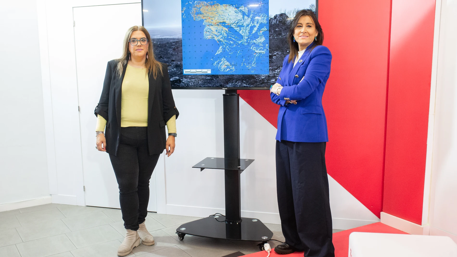 La vicepresidenta de las Cortes de Castilla y León y procuradora del Grupo Socialista por Zamora, Ana Sánchez, y a la portavoz del Grupo Socialista en la Diputación de Zamora, Sandra Veleda, presentan iniciativas y analizan la situación de la Sierra de la Culebra