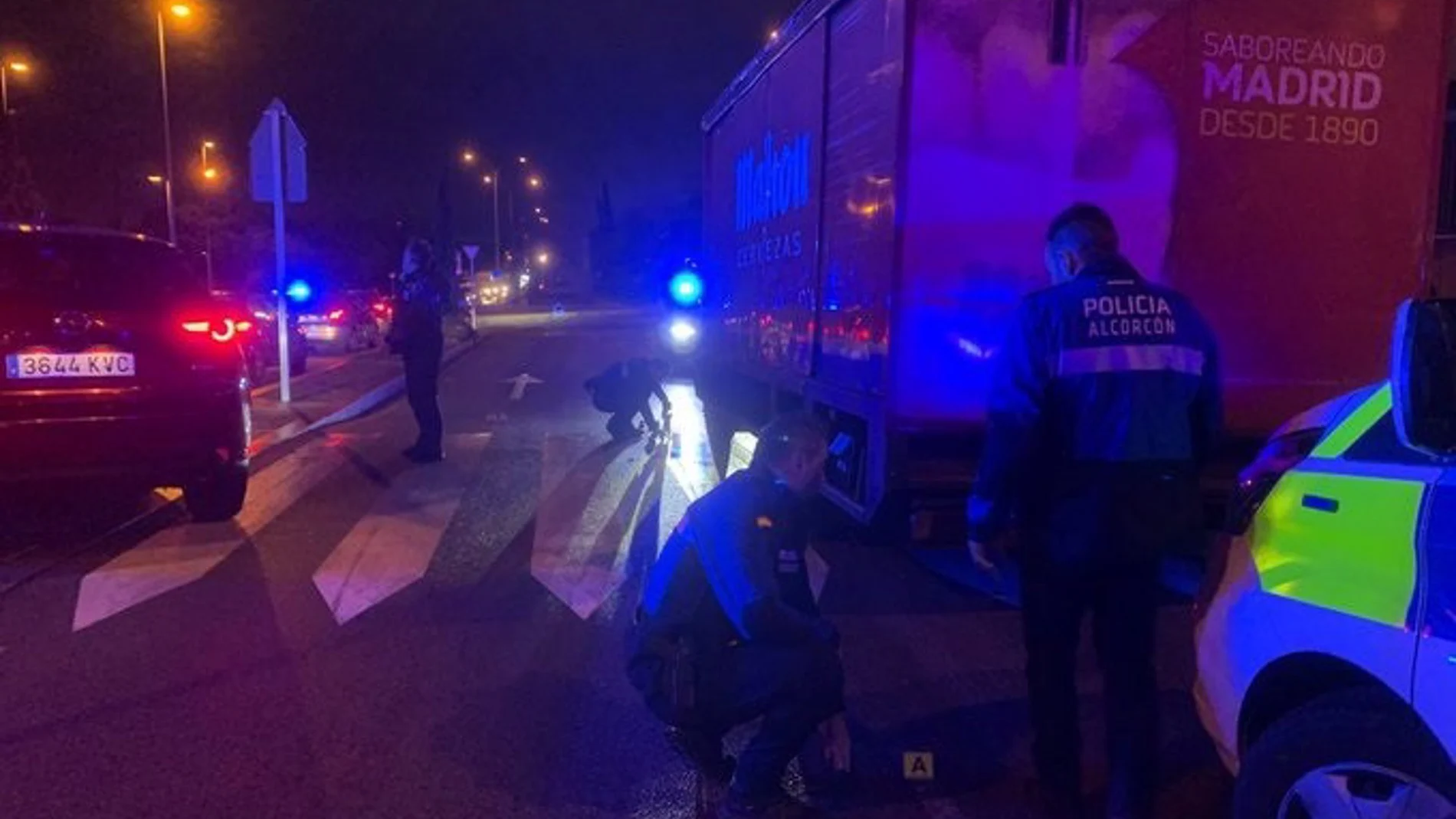 Un padre y su hijo de 6 años heridos por una furgoneta de reparto de cerveza en Alcorcón