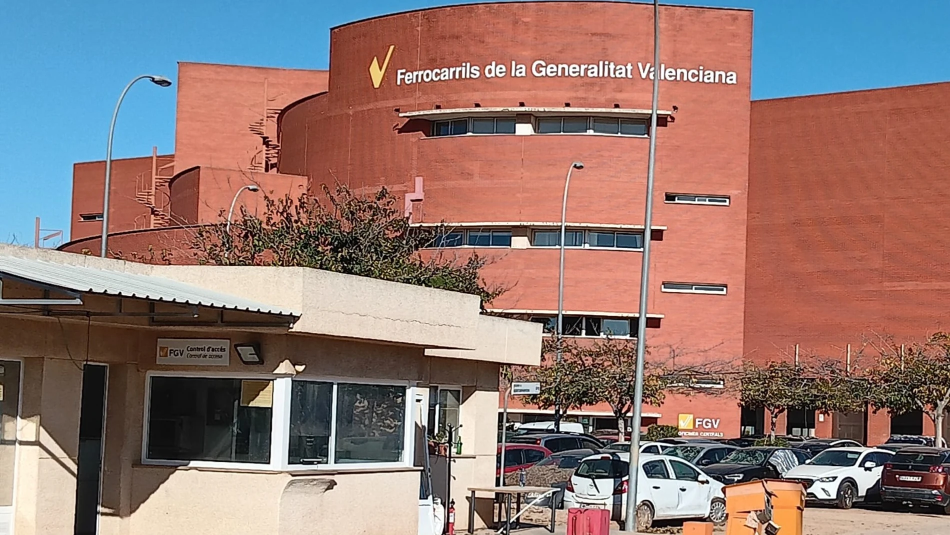 Imagen del edificio del puesto de mando de FGV en València Sud, que resultó arrasado por la dana