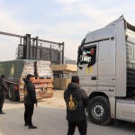 Egipto envía a través de Rafah 378 camiones de ayuda y otros 10 de combustible para Gaza