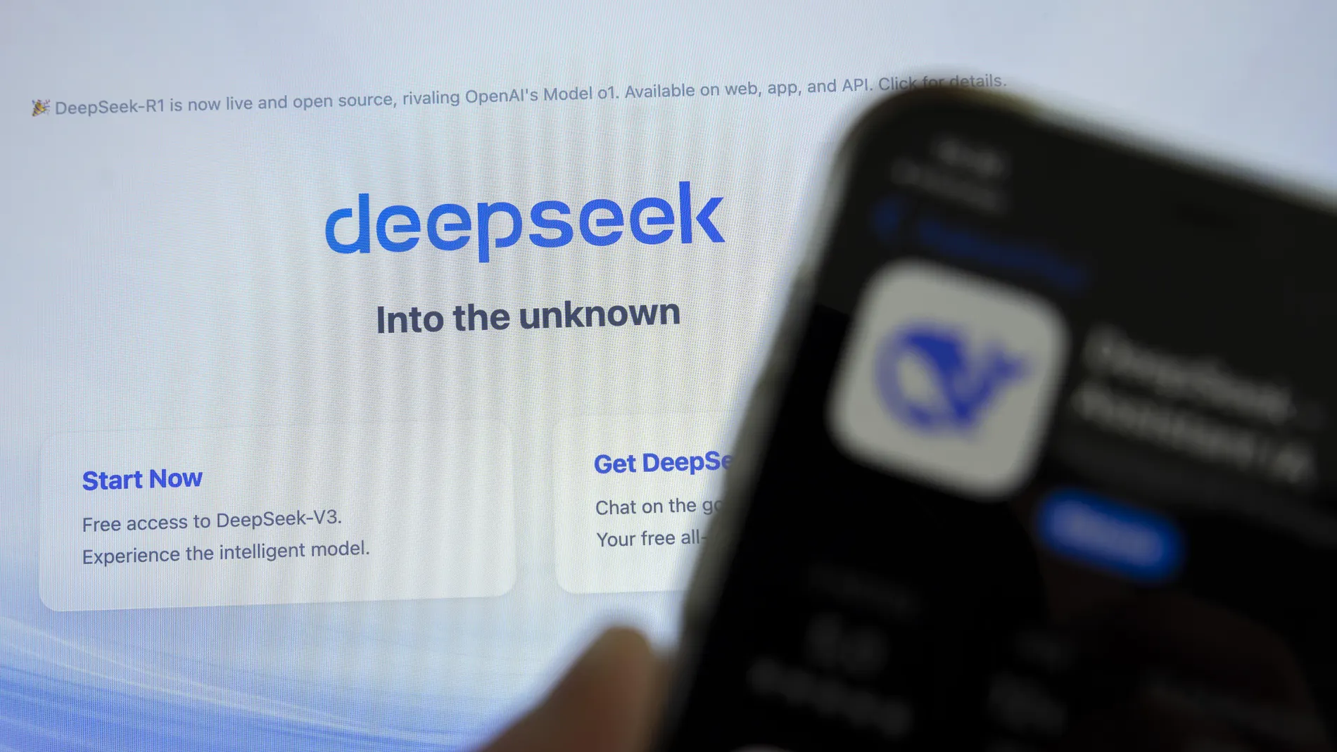 Geneva (Switzerland Schweiz Suisse), 28/01/2025.- The logo of Chinese startup DeepSeek on a computer screen, in Geneva, Switzerland, 28 January 2025. Shares in major tech firms plummeted following the growing popularity of Deepseek, a Chinese artificial intelligence (AI) app that offers comparable performance at a fraction of the cost of its rivals. (Suiza, Ginebra) EFE/EPA/SALVATORE DI NOLFI