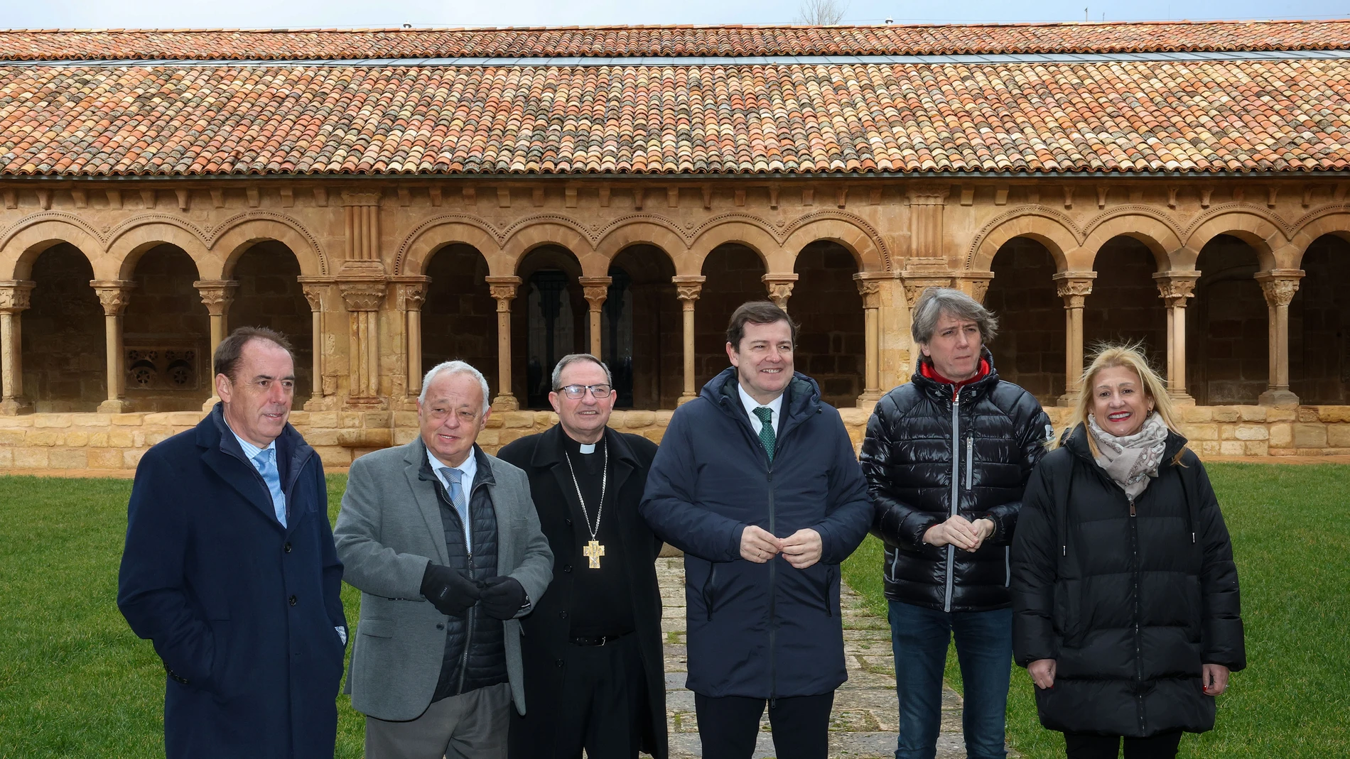 Mañueco visita la concatedral de Soria junto a Gonzalo Santonja, Benito Serrano y Carlos Martínez, entre otros