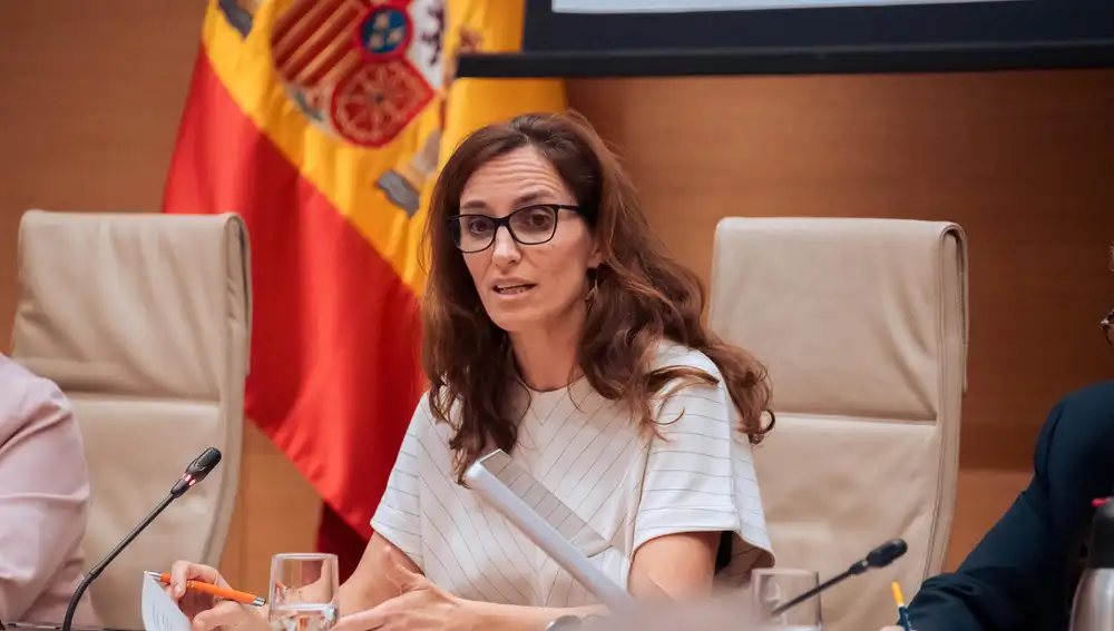Mónica García ve "decepcionante" que se prime a las aseguradores sobre la sanidad pública tras la subida en Muface