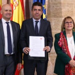 Mazón hoy junto al el socio fundador de Digital Valley Comunitat Valenciana, Armando Layna, y la alcaldesa de Picassent, Concha García