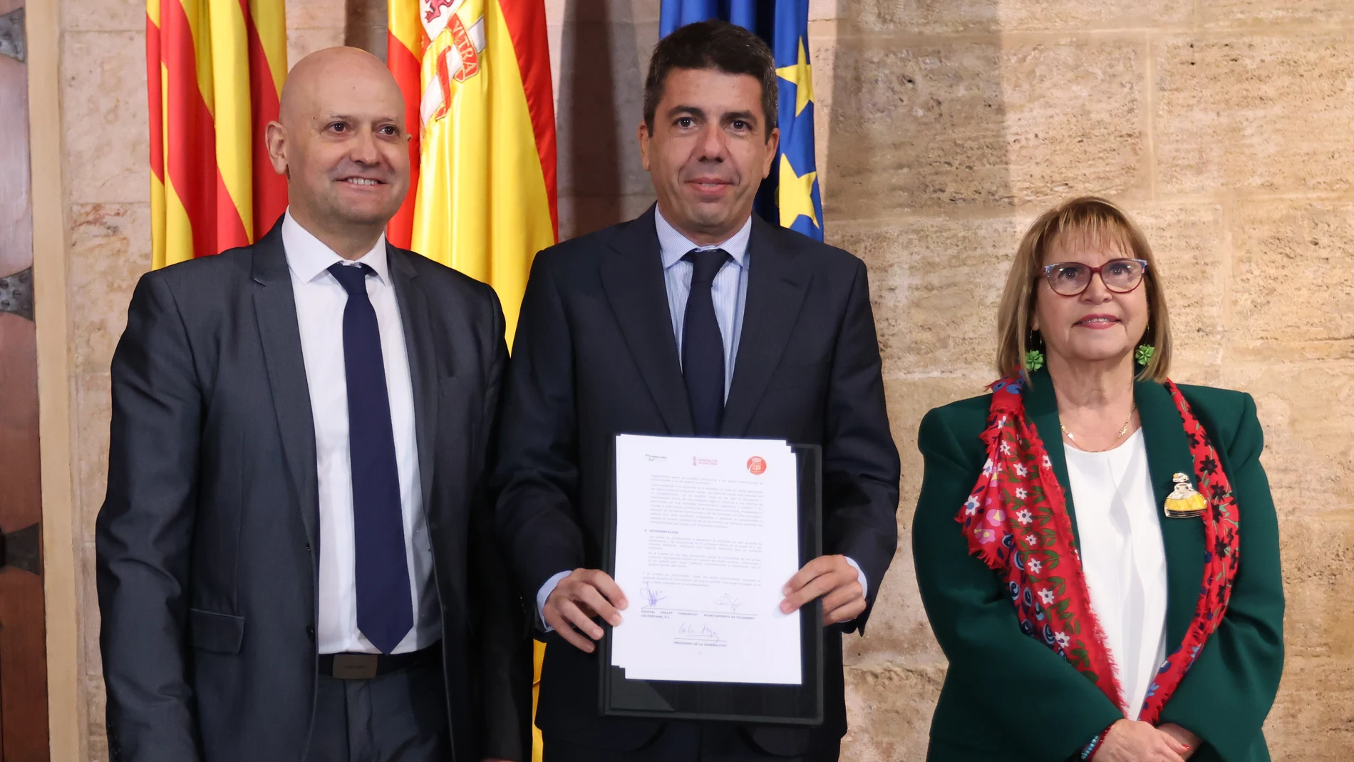 Mazón hoy junto al el socio fundador de Digital Valley Comunitat Valenciana, Armando Layna, y la alcaldesa de Picassent, Concha García
