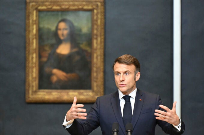 French President Emmanuel Macron gives a speech to announce a multi-year overhaul, long-term investments to modernize the Louvre museum, next to Leonardo da Vinci's painting of the Mona Lisa, at the Louvre Museum, Tuesday, Jan. 28, 2025 in Paris. ( Bertrand Guay, Pool via AP) French President Emmanuel Macron gives a speech to announce a multi-year overhaul, long-term investments to modernize the Louvre museum, next to Leonardo da Vinci's painting of the Mona Lisa, at the Louvre Museum, Tuesday, Jan. 28, 2025 in Paris. ( Bertrand Guay, Pool via AP)