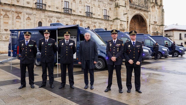 Nicanor Sen presenta los nuevos vehículos en León