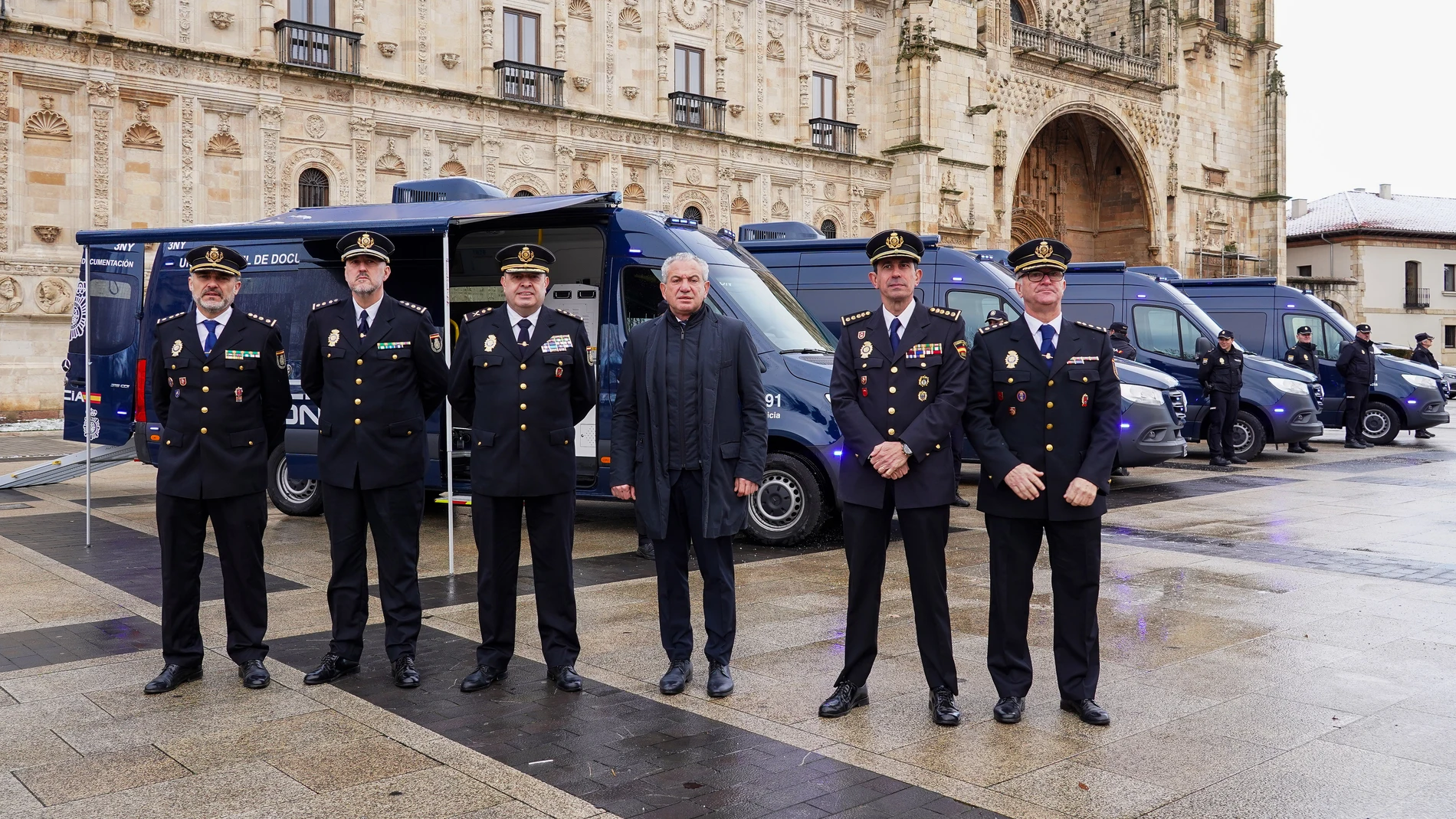 Nicanor Sen presenta los nuevos vehículos en León