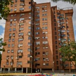 Bloques de edificios situados en la calle Cullera 14 en el barrio madrileño de Lucero donde sus vecinos se quejan de la proliferación de narcopisos donde se distribuye la droga. 