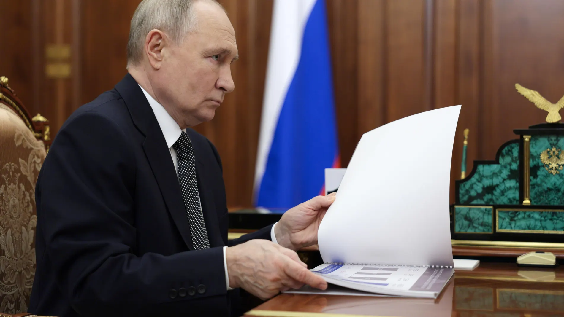 Moscow (Russian Federation), 28/01/2025.- Russian President Vladimir Putin attends a meeting with Head of the Republic of Dagestan Sergei Melikov (not pictured) at the Kremlin in Moscow, Russia, 29 January 2025. (Rusia, Moscú) EFE/EPA/GAVRIIL GRIGOROV/SPUTNIK/KREMLIN POOL MANDATORY CREDIT