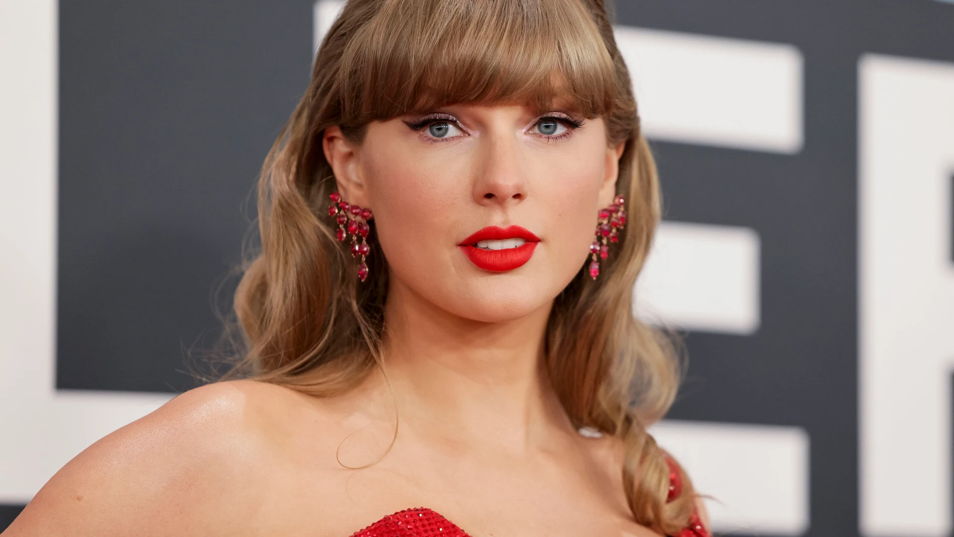 Los Angeles (United States), 02/02/2025.- US singer-songwriter Taylor Swift on the red carpet for the 67th annual Grammy Awards ceremony at Crypto.com Arena in Los Angeles, California, USA, 02 February 2025. EFE/EPA/ALLISON DINNER