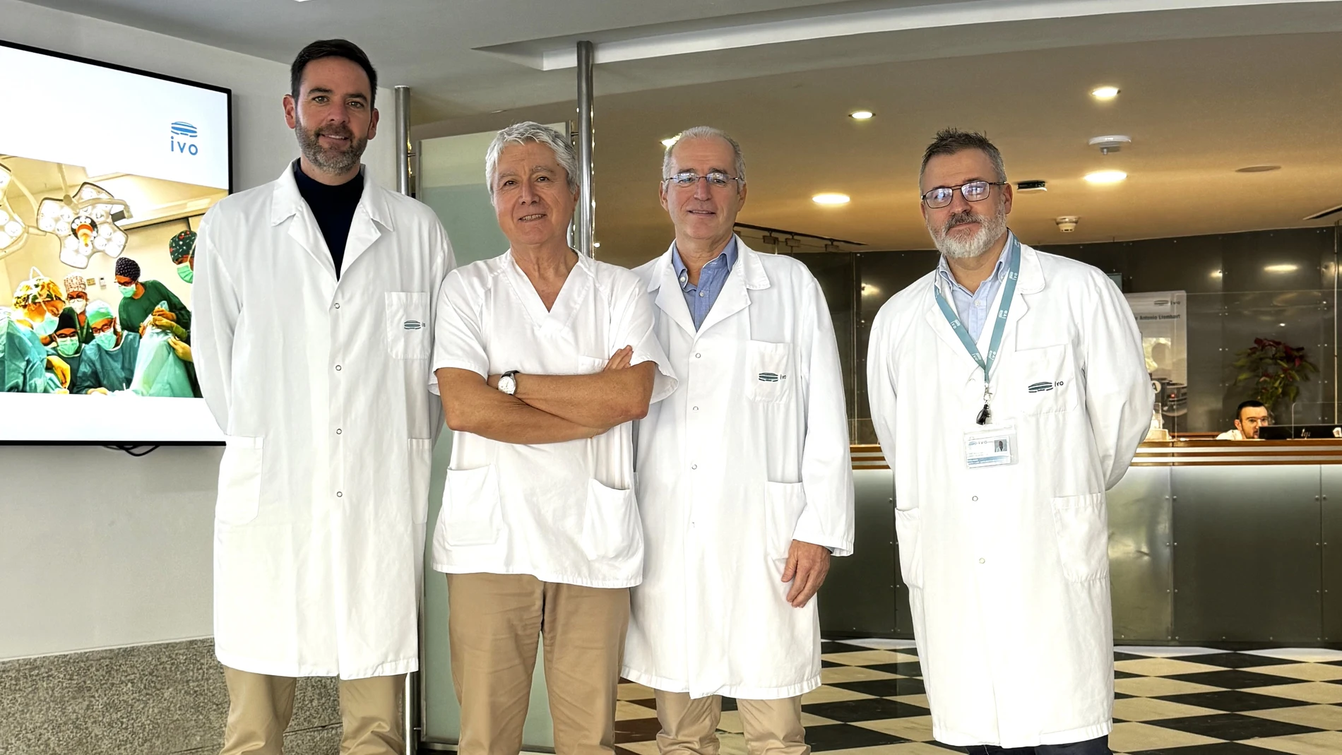 De izquierda a derecha: Dr. Gavilá, Dr.Arribas, Dr. Fuster y Dr.López-Guerrero del IVO