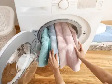 El motivo por el que no deberías lavar las toallas con la ropa al mismo tiempo El motivo por el que no deberías lavar las toallas con la ropa al mismo tiempo