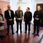 Presentación del proyecto Palacio de Gaudí 2026, con la presencia del director del Palacio, Víctor Murias, el escultor Amancio González y el obispo de Astorga, Jesús Fernández, entre otros