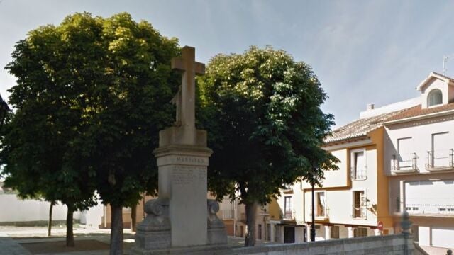 La Cruz de los Caídos en la Plaza de la Paz de Dueñas