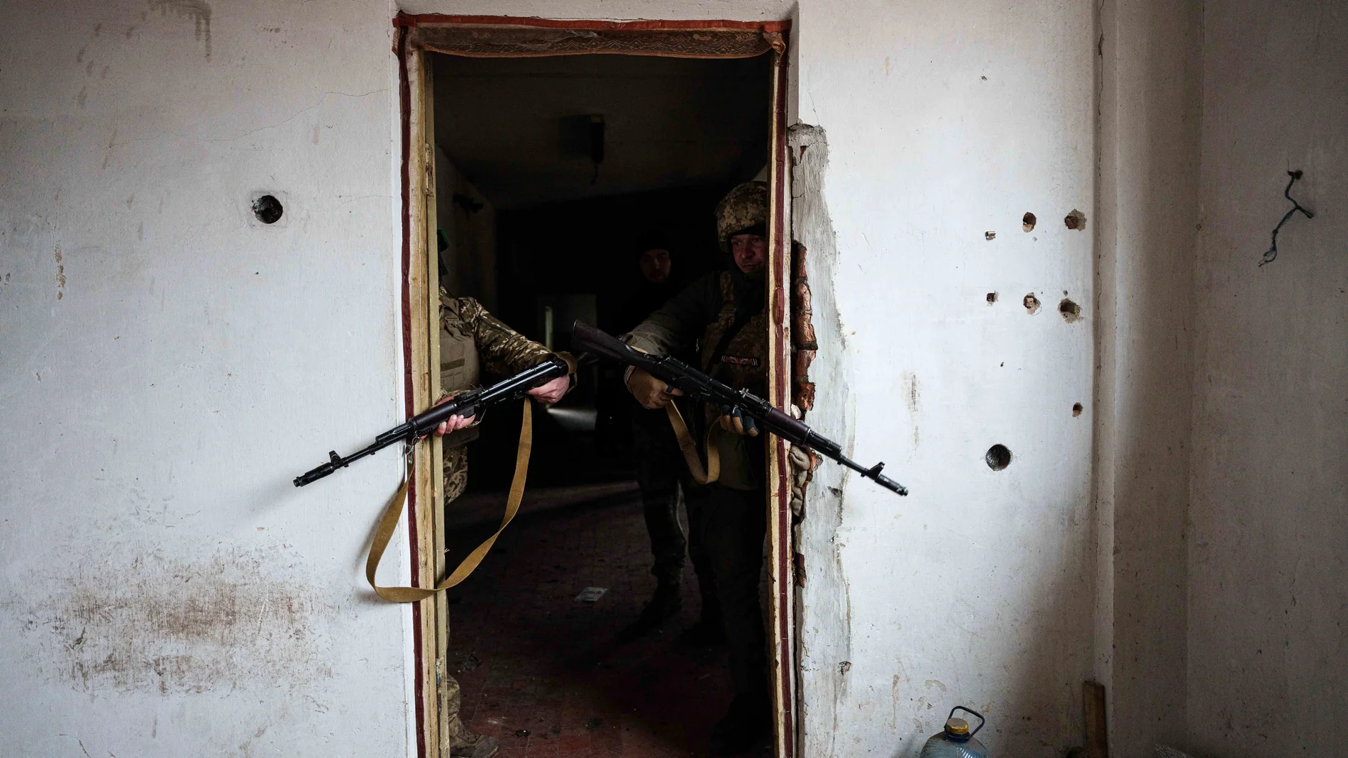 Ukrainian soldiers of Da Vinci Wolves Battalion train not far from the frontline on Pokrovsk direction, Donetsk region, Ukraine, Jan. 29, 2025. (AP Photo/Evgeniy Maloletka)