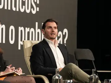 Albert Rivera reaparece: "Pedro Sánchez no es igual a ninguno de los presidentes anteriores del Gobierno de España" Albert Rivera reaparece: "Pedro Sánchez no es igual a ninguno de los presidentes anteriores del Gobierno de España"