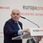 Garamendi presenta a Lorenzo Amor en un Encuentro Informativo de Europa Press