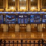 Economía.- El Ibex 35 trata de recuperarse de las dos jornadas en 'rojo' y sube un 0,8% al mediodía