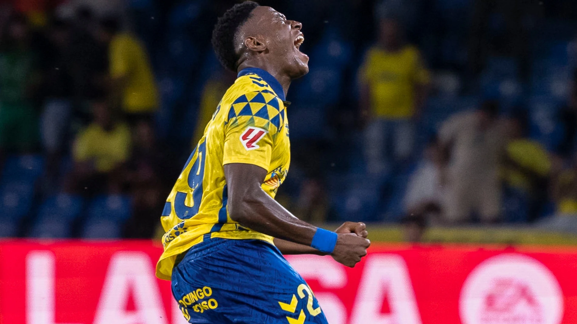 Dario Essugo celebra un gol con la UD Las Palmas