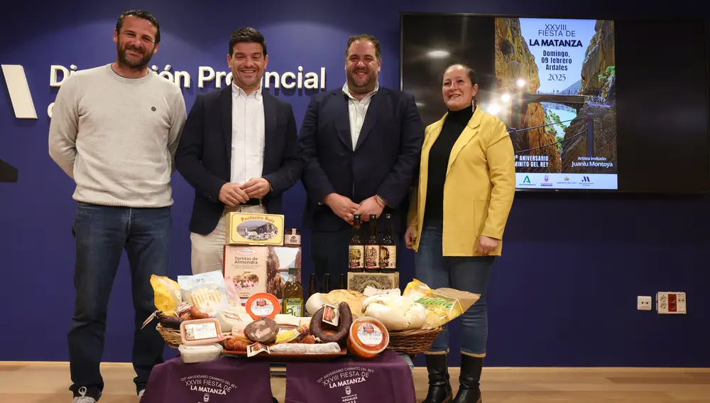El vicepresidente de la Diputación de Málaga y responsable del Área de Territorio Sostenible, Cristóbal Ortega, junto al alcalde de Ardales, Juan Alberto Naranjo, en la presentación de las actividades de esta fiesta declarada de Singularidad Turística.