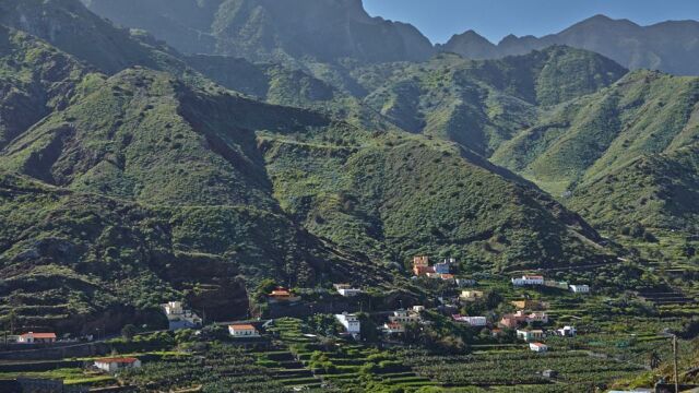 La isla canaria que ofrece un invierno suave a precios asequibles