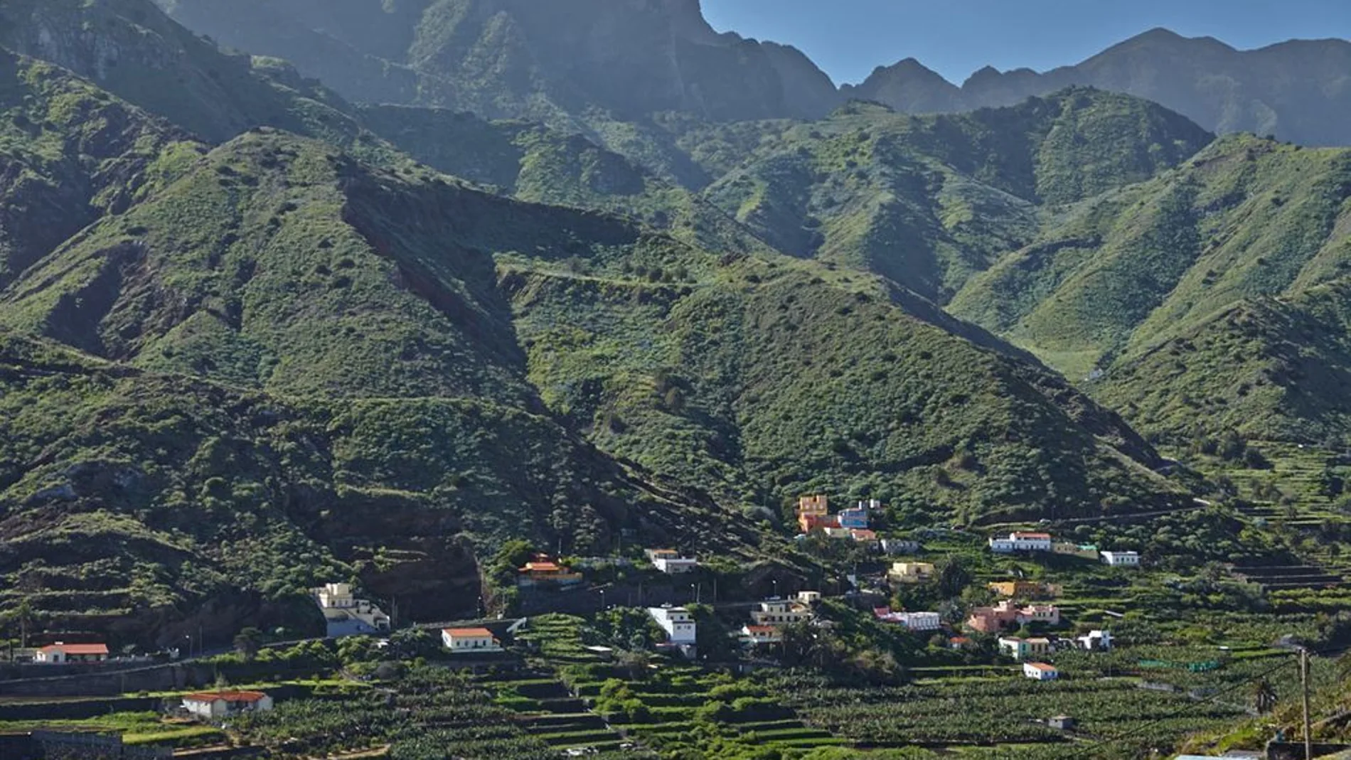 La isla canaria que ofrece un invierno suave a precios asequibles