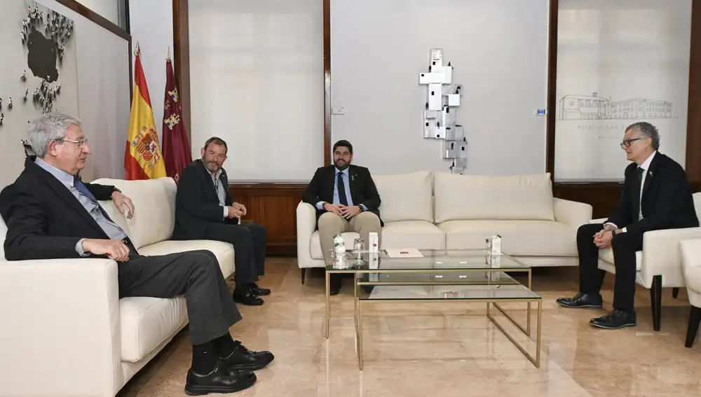 MURCIA.-López Miras recibe al nuevo presidente de la Asociación Española contra el Cáncer de la Región de Murcia