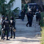 La Policía Nacional desaloja una alquería okupada en Benimaclet (Valencia)