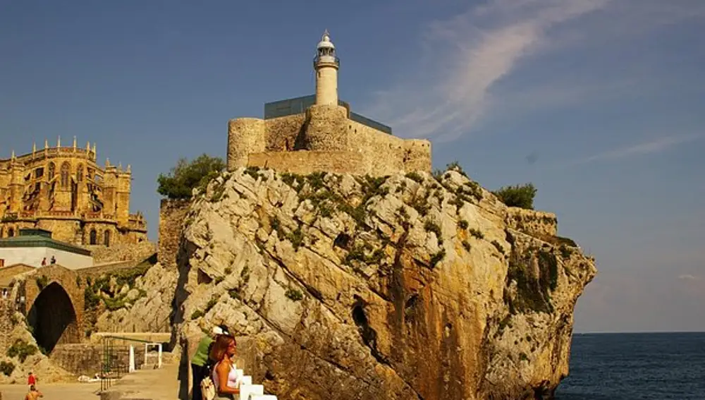 Faro y Castillo de Santa Ana.