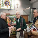 El vicario general de la Archidiócesis de Valladolid, Jesús Fernández Lubiano, el presidente de Manos Unidas en Valladolid, José María Borge, y el misionero Jorge López Martínez presentan la campaña de Manos Unidas contra el hambre.