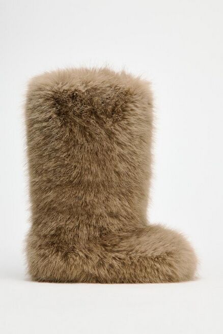 Bota pelo.