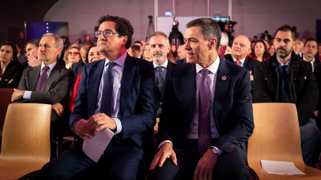 El ministro para la Transformación Digital, Óscar López y el presidente del Gobierno, Pedro Sánchez El ministro para la Transformación Digital, Óscar López y el presidente del Gobierno, Pedro Sánchez