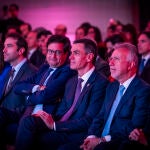 Pedro Sánchez, con distintos ministros, entre ellos Ana Redondo