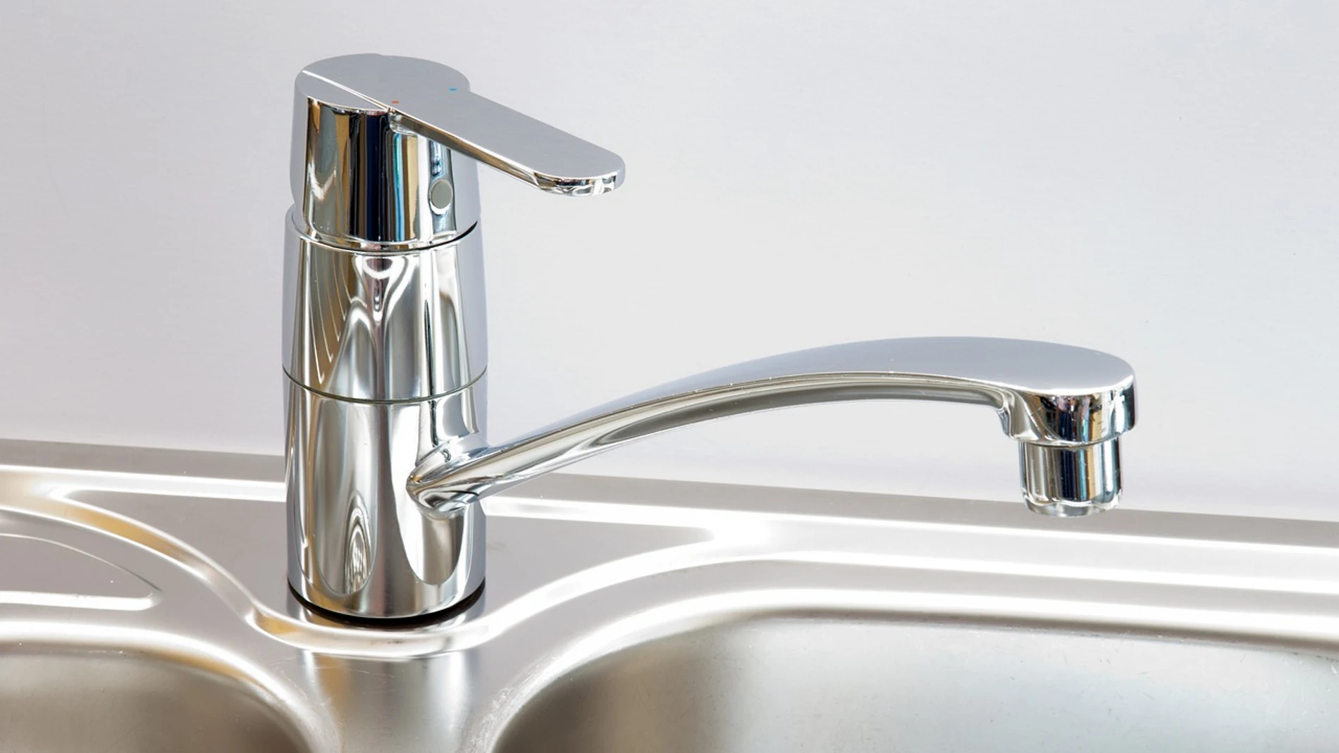 Grifo de cocina limpio