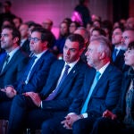 El ministro de Economía, Carlos Cuerpo; el ministro para la Transformación Digital, Óscar López; el presidente del Gobierno, Pedro Sánchez; el ministro de Memoria Democrática y Política Territorial, Ángel Víctor Torres y la ministra de Igualdad, Ana Redondo, durante la clausura del acto de presentación del Observatorio de Derechos Digitales, en el Auditorio Casa del Lector del Matadero de Madrid, a 5 de febrero de 2025, en Madrid (España). El Observatorio de Derechos Digitales es una iniciativa público-privada financiada con fondos europeos NextGeneration, nacido con el propósito de promover y defender los derechos de la ciudadanía en el entorno digital, así como la implementación de la Carta de Derechos Digitales de España. 