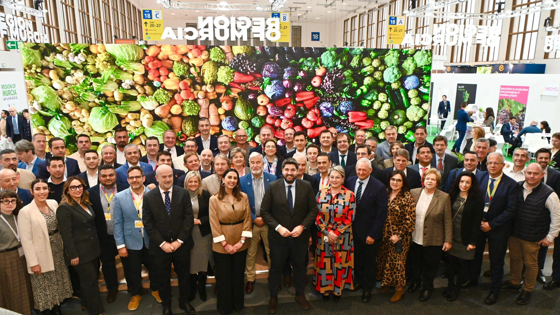 El presidente de la Comunidad, Fernando López Miras, inauguró hoy el estand de la Región de Murcia en la feria hortofrutícola Fruit Logística 2025