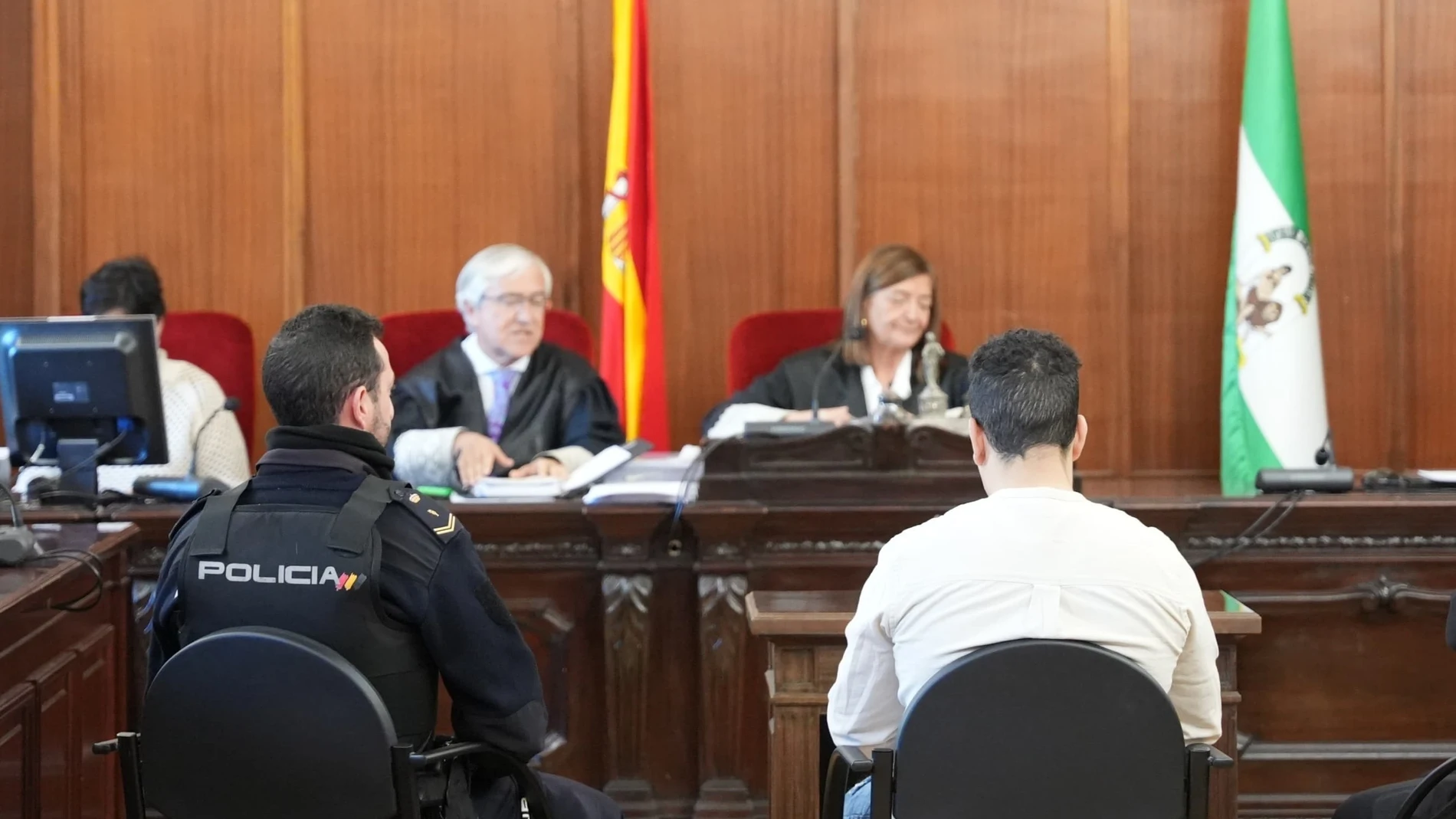 El preso de la cárcel de Morón en el banquillo del juicio en su contra acusado de asesinar a su compañero de celda