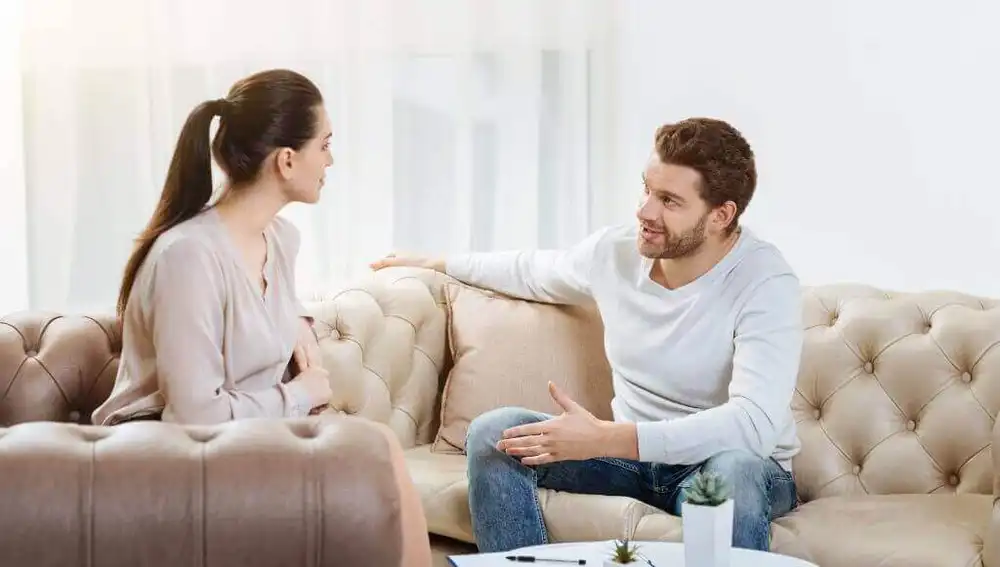 La conversación que deberían tener todas las parejas antes de casarse, según expertos en divorcios