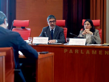 La consellera de Interior, Núria Parlon, y el director de los Mossos, Josep Lluís Trapero, comparecen en el Parlament