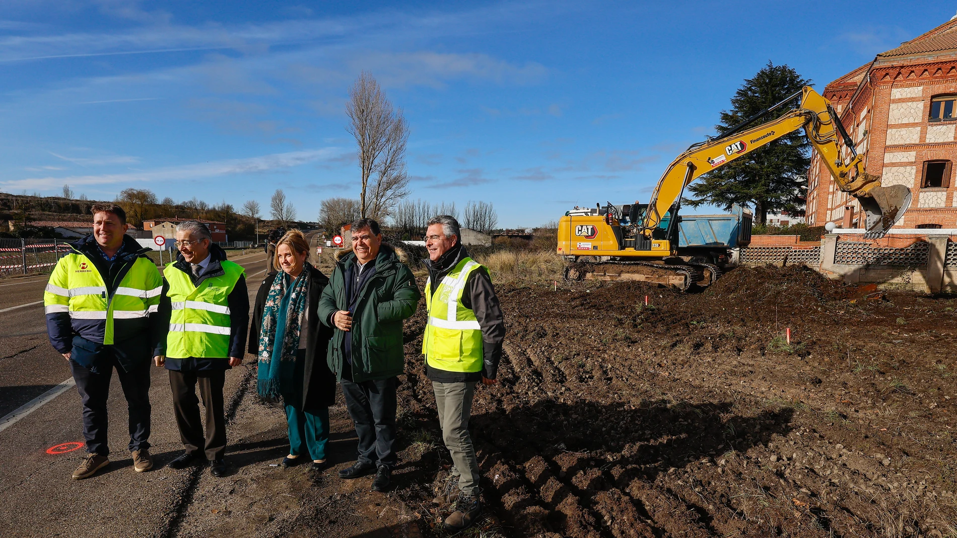 La alcaldesa de Burgos, Cristina Ayala, visita las obras de la prolongación del Bulevar junto a Roberto Saiz, delegado de la Junta en la provinciaburgalesa