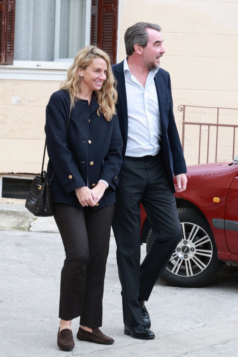 Nicolás de Grecia y Chrysi Vardinoyannis llegando a la iglesia de San Nicolás de Rangava