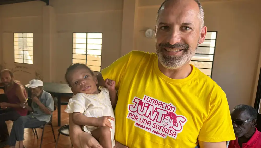 José Manuel Fernández, presidente de la Fundación Juntos por una Sonrisa, en el comedor social durante su estancia en La Habana