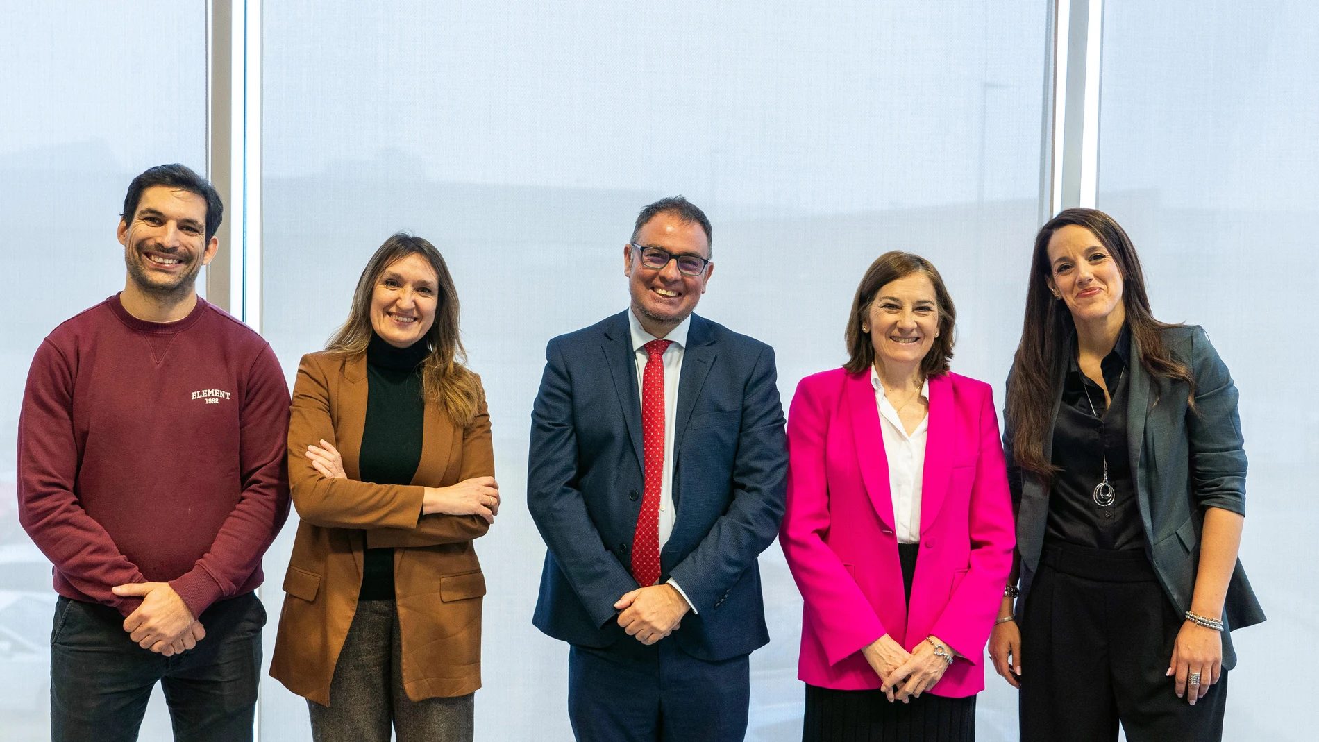 (I a D) El director del IES Antonio Tovar Javier Galache; la consejera de Educación Rocío Lucas; el director de la Agencia Ical Luis Miguel Torres; la directora general del Territorio Centro de Telefónica Beatriz Herranz y la directora del CEIP El Pradillo (Ávila) Raquel Jiménez